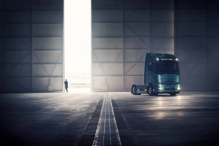 Paashuis-Volvo-FH-Aero-Electric-10