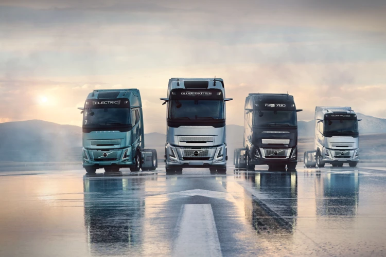 Volvo_Trucks-Paashuis-Volvo_FH_Aero_Range_01
