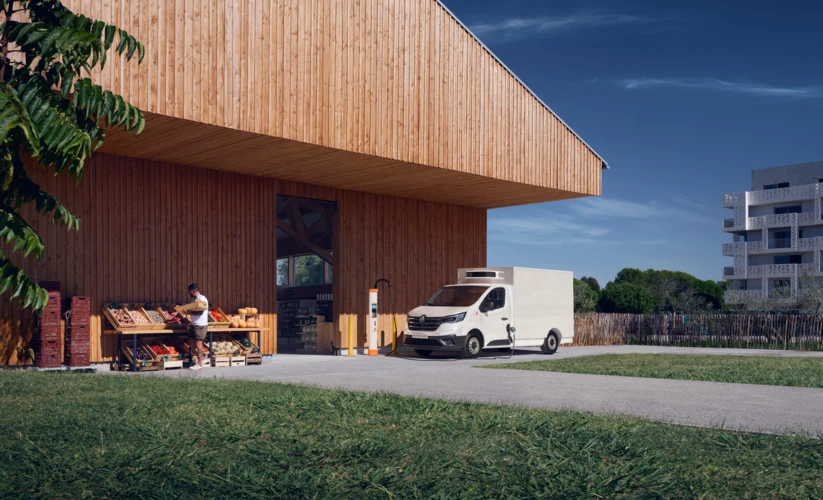 Paashuis-Renault-Trucks-Trafic-E-TECH-stilstaand