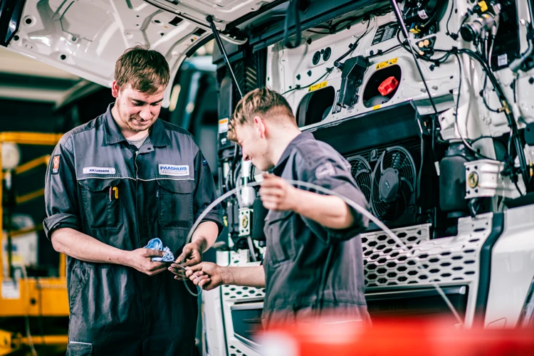 Paashuis-truckmonteur04