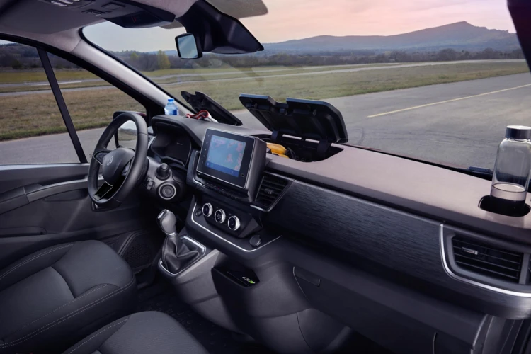 Paashuis-Renault-Trucks-Trafic-inside