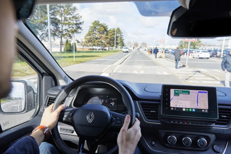 Paashuis-Renault-Trucks-Trafic-interieur